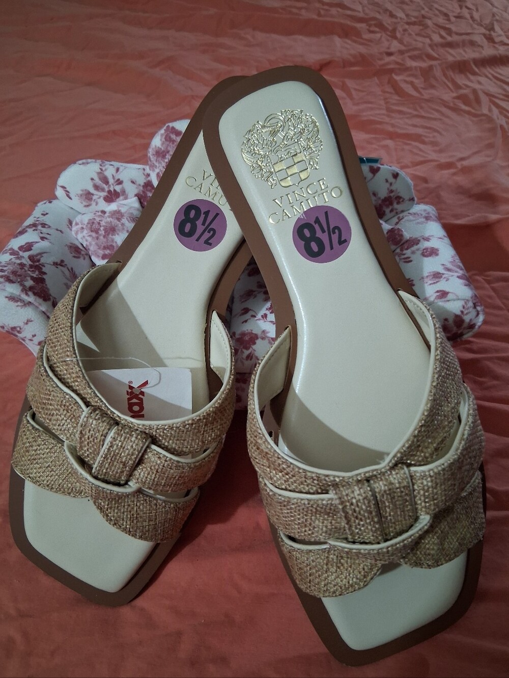 Vince Camuto Barcellen Flat Sandals Linen Beige White Women's Size 8.5 New